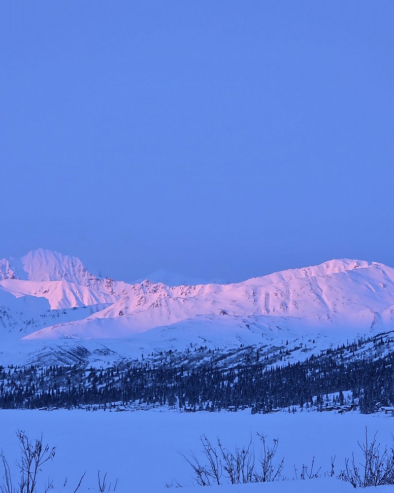 Mountains with the sun setting